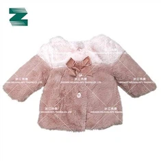 Côt ar gyfer plant bach gyda blaen bwa melfed mewn ffabrig ffwr ffug